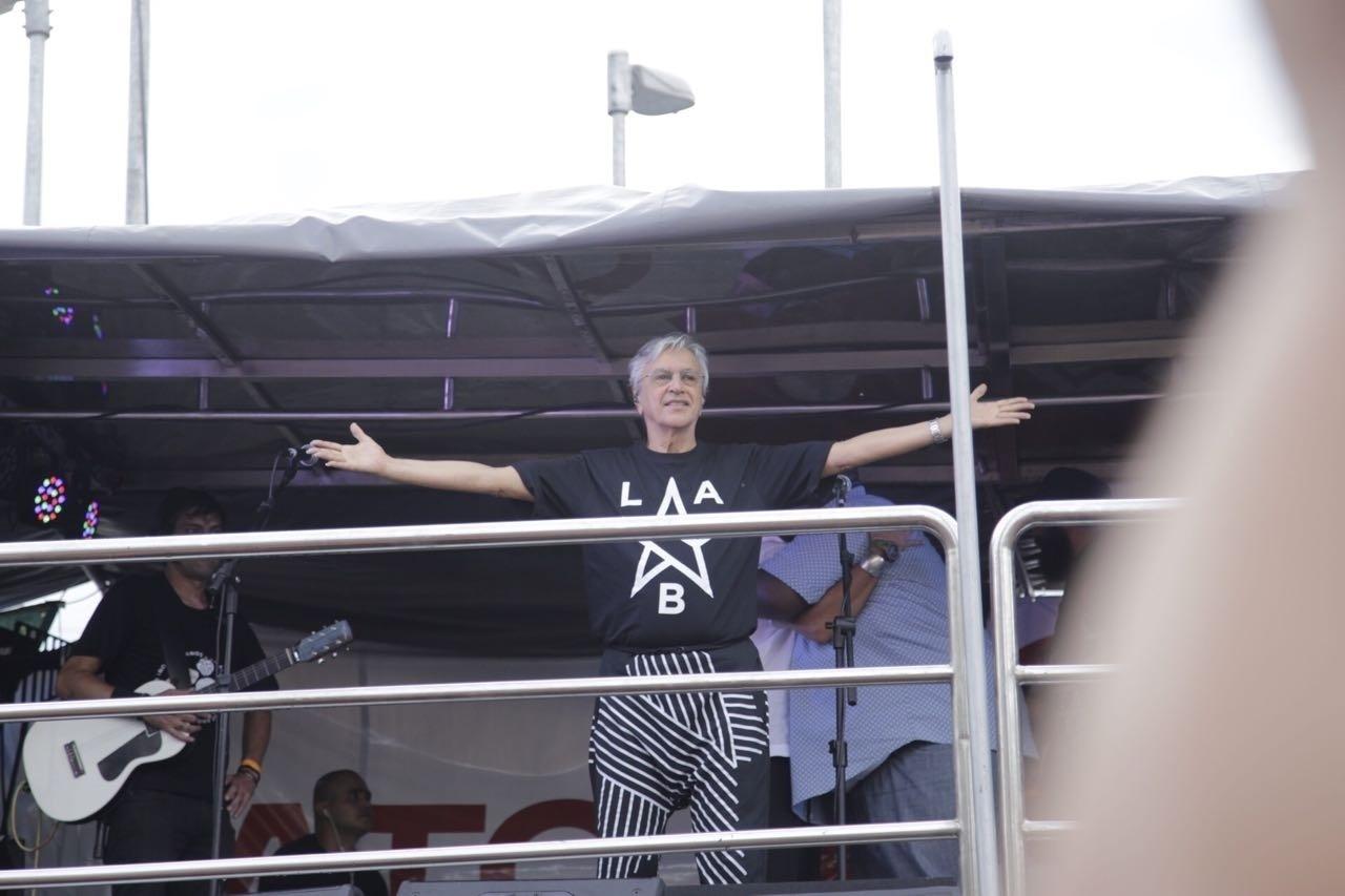 Caetano Veloso chega ao Largo da Batata para o ato-show nos 20 anos do MTST (Movimento dos Trabalhadores Sem Teto) - Marcelo Justo/UOL