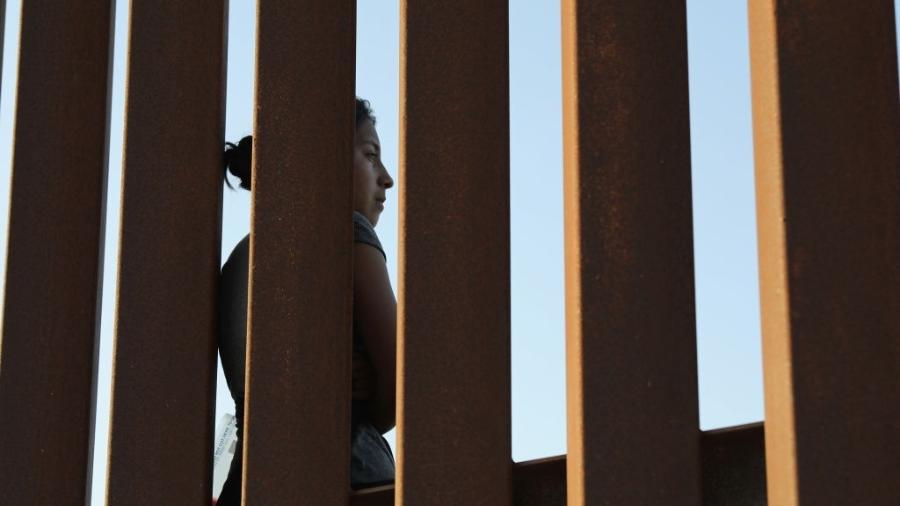 Mulher na imigração dos EUA - John Moore/Getty Images