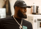 LeBron James compra carro de luxo avaliado em R$ 11 milhões, diz site