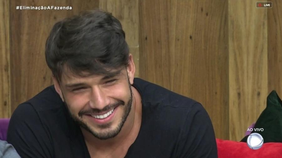 Lucas Viana fica nervoso durante conversa com Marcos Mion - Reprodução/RecordTV