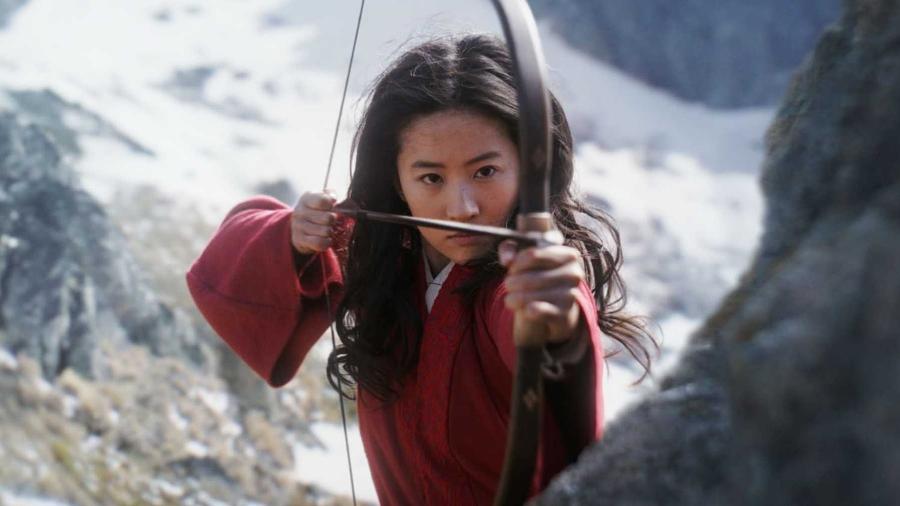 Lui Yifei em cena de "Mulan" - Divulgação