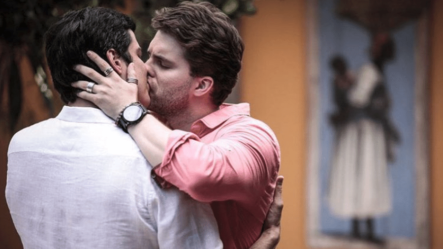 Félix e Niko de beijam em "Amor à Vida" - Instagram/Reprodução