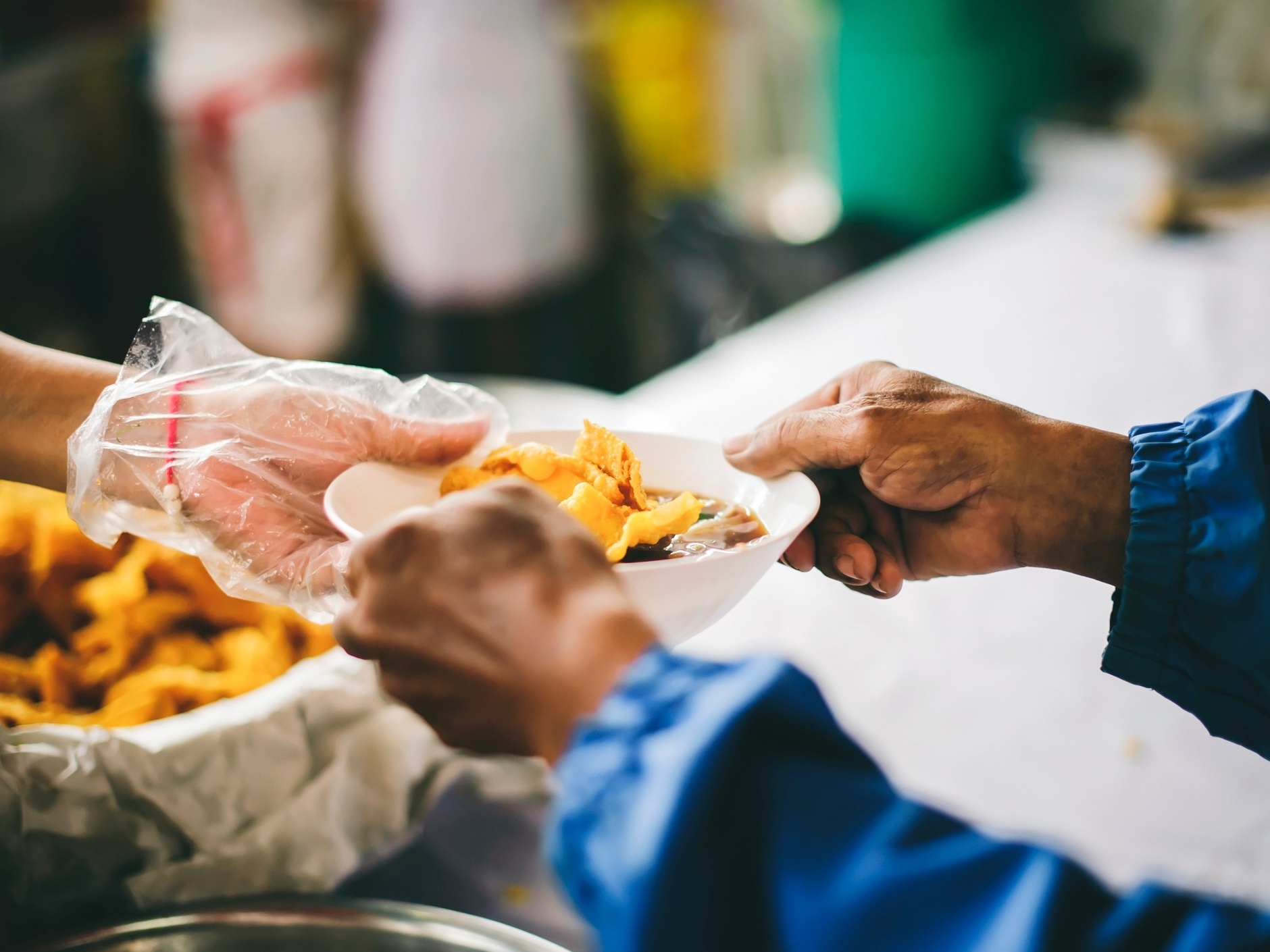 Restaurante popular oferece refeições a R$ 6,71 e gratuitas no Recife, Pernambuco