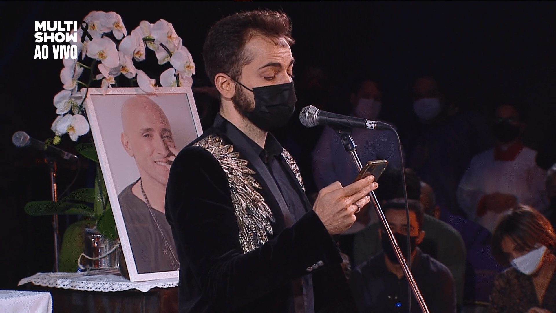 Thales Bretas na missa de sétimo dia de Paulo Gustavo - Reprodução/Multishow