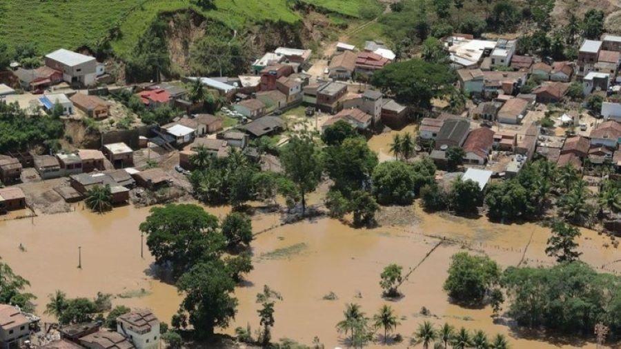 Chuvas rompem barragens na Bahia. - Reprodução.