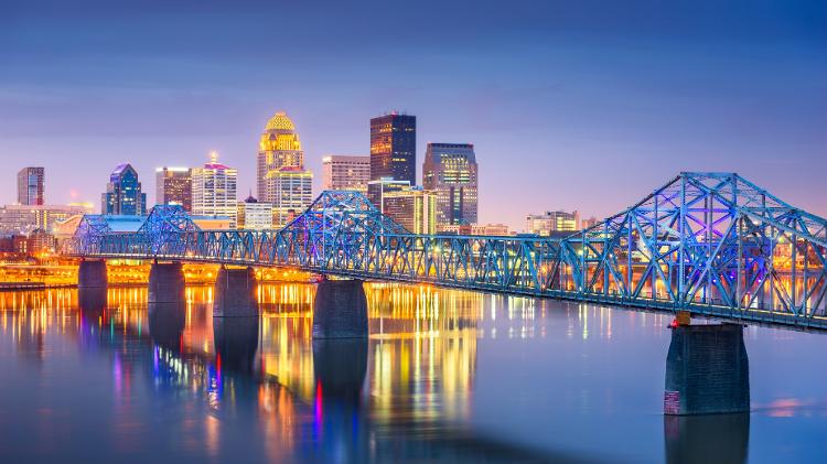 A cidade de Louisville é a maior do Kentucky e é lá que está a destilaria Evan Williams 