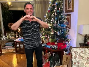 Paulo Miklos passa o Natal em casa após alta da UTI: 'Energia positiva'