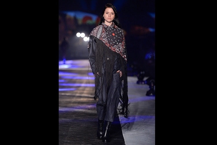 Ellus desfila da Elle Preview - Divulgação