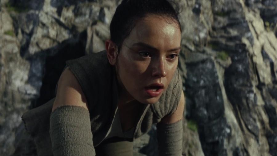 Rey treina sob a tutela de Luke Skywalker em "Os Últimos Jedi" - Reprodução