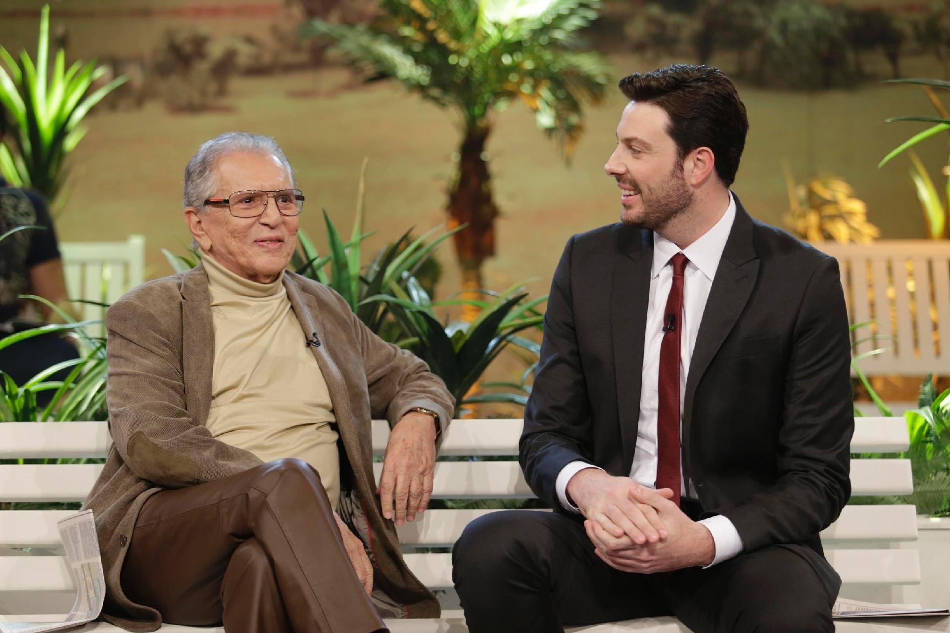 Carlos Alberto é entrevistado por Danilo Gentili no famoso banco de "A Praça é Nossa" - Rodrigo Belentani/SBT