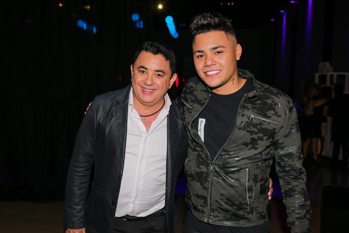 O cantor Felipe Araújo com o pai, João - Manuela Scarpa/Brazil News