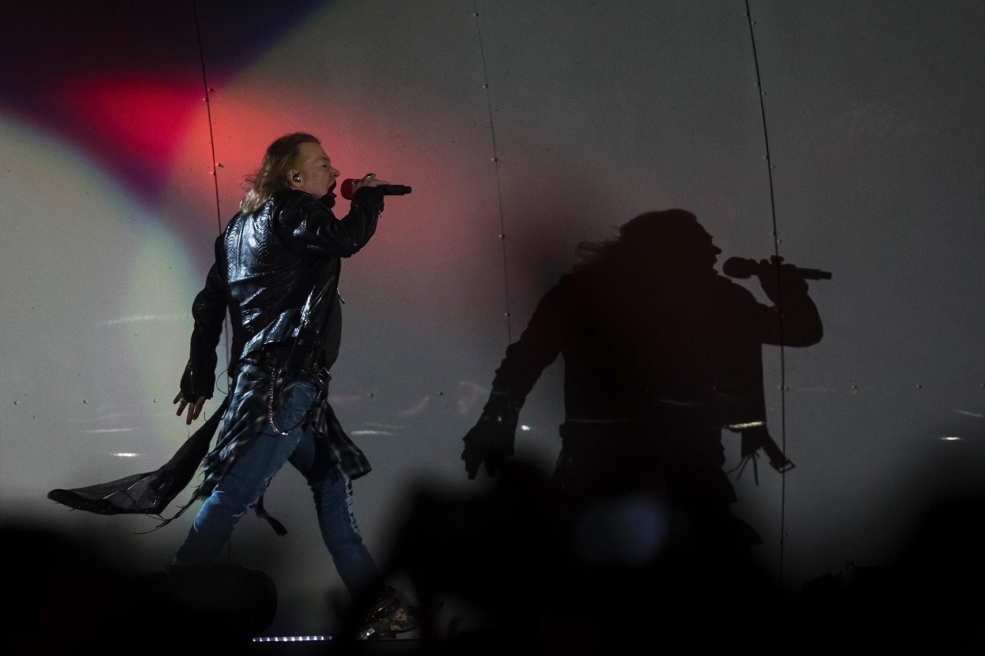 Axl Rose e sua sombra na apresentação do Guns N'Roses no Rock in Rio - Bruna Prado/UOL