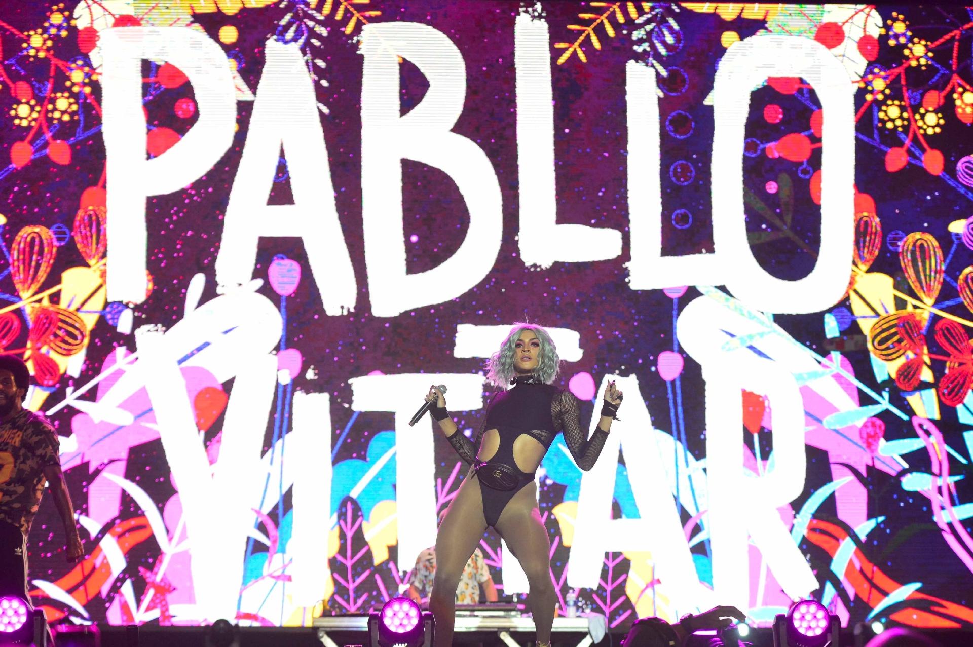 28.dez.2017 - Pabllo Vittar se apresenta na primeira noite de shows do Festival Virada em Salvador - Secom/Salvador