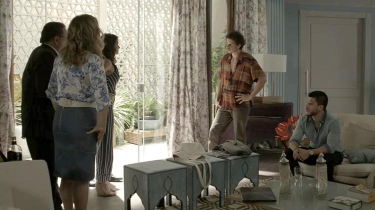 Escândalo com gravidez de Tônia vem à tona na frente da família do delegado Bruno - Reprodução/GShow/O Outro Lado do Paraíso - Reprodução/GShow/O Outro Lado do Paraíso