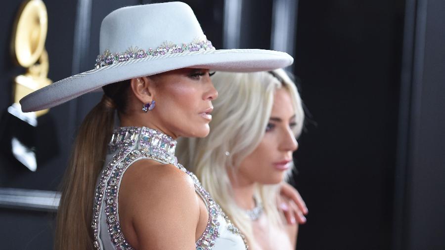 Jennifer Lopez e Lady Gaga no tapete vermelho do Grammy 2019 - AFP