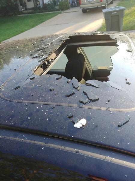 Aerossol destruiu o teto solar do Honda Civic - Facebook