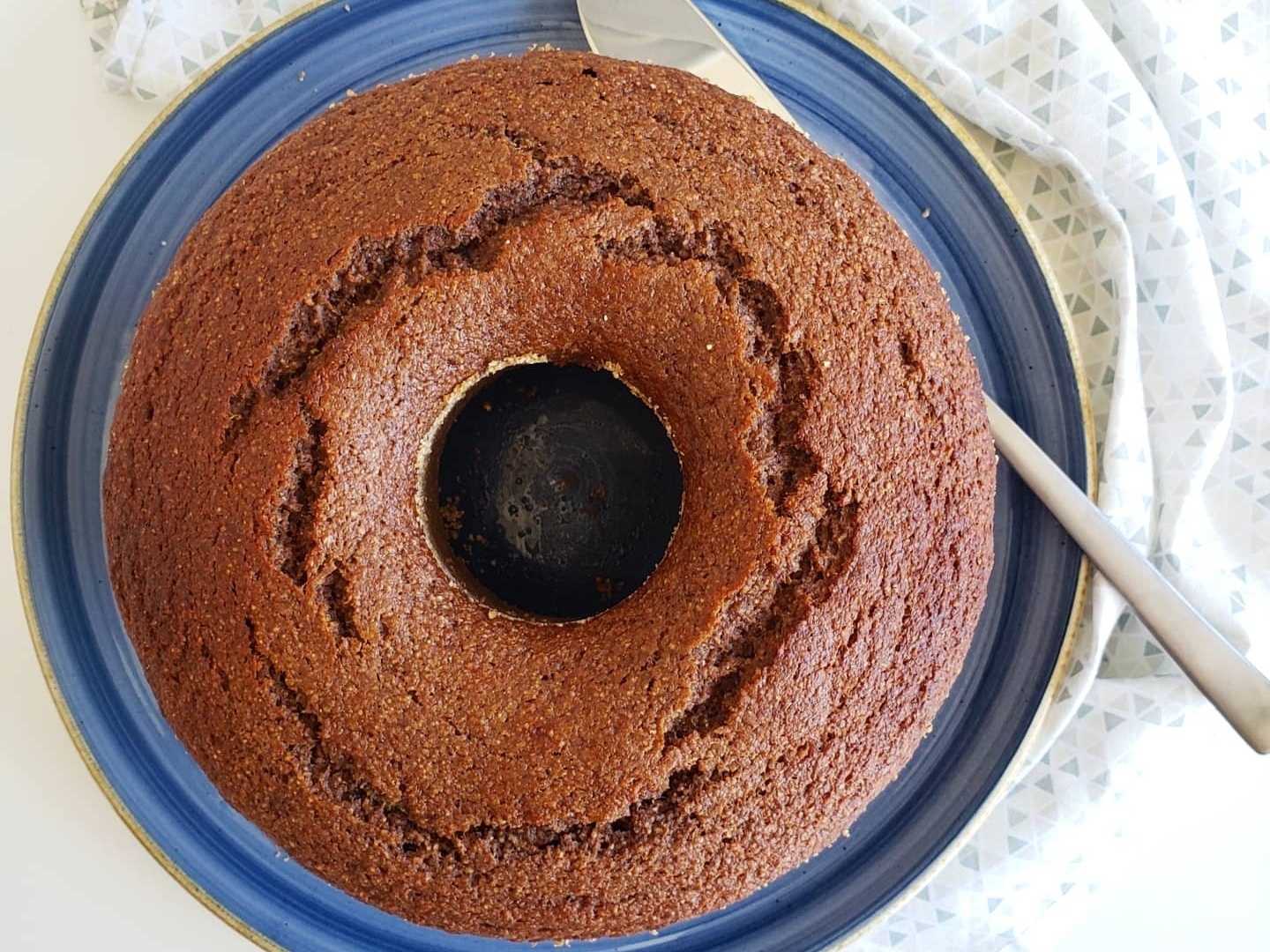 Aprenda como fazer bolo de cacau para o café da manhã - Mercado do