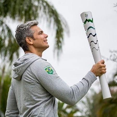 Otaviano Costa mostrou momento com tocha olímpica - Reprodução/Instagram @otaviano