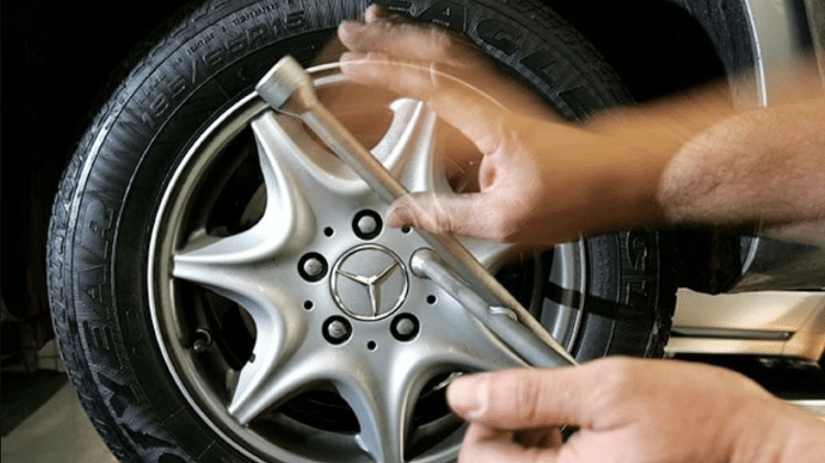Criminosos podem afrouxar parafuso da roda ou furar pneu para imobilizar veículo e facilitar assalto
