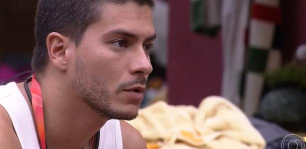 BBB 22: Arthur conversa com Jade sobre indicação ao paredão