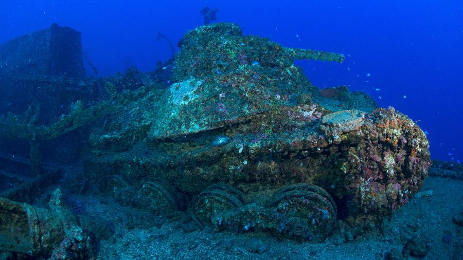 Tanques, barcos e aviões estão afundados na área - UWPhotog/Getty Images/iStockphoto