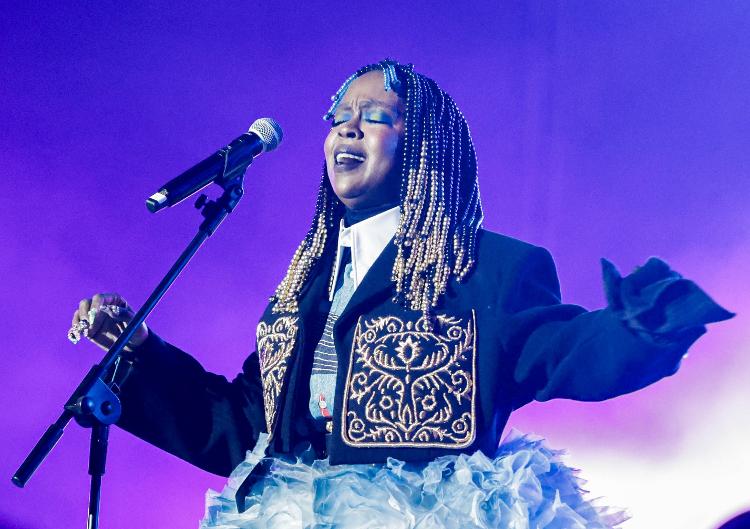 Lauryn Hill canta em São Paulo, durante o festival Chic Show 50 Anos, no sábado (13)