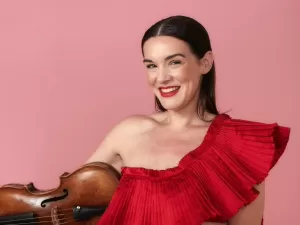 'Precisa misturar': Violinista americana quer popularizar música clássica