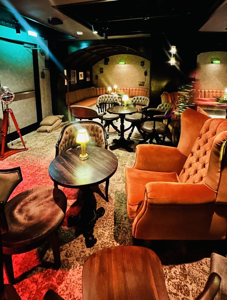 Aquela cabine é a entrada secreta para este bar, o Speakeasy Aquela cabine é a entrada secreta para este bar, o Speakeasy