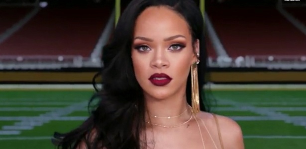 Rihanna aparece em comercial do Grammy Awards 2016, veiculado pelo canal CBS - Reprodução