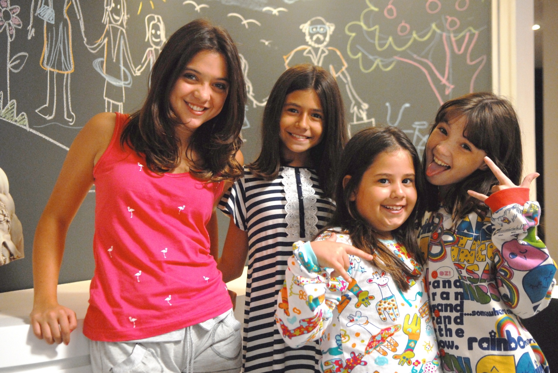 Elenco mirim de "Tempos Modernos" (2010): Maria Eunice (Polliana Aleixo), Maria Helena (Rebecca Orenstein), Maria Eugênia (Ana Karolina Lannes) e Maria Clara (Jenifer de Oliveira) - Márcio de Souza/TV Globo