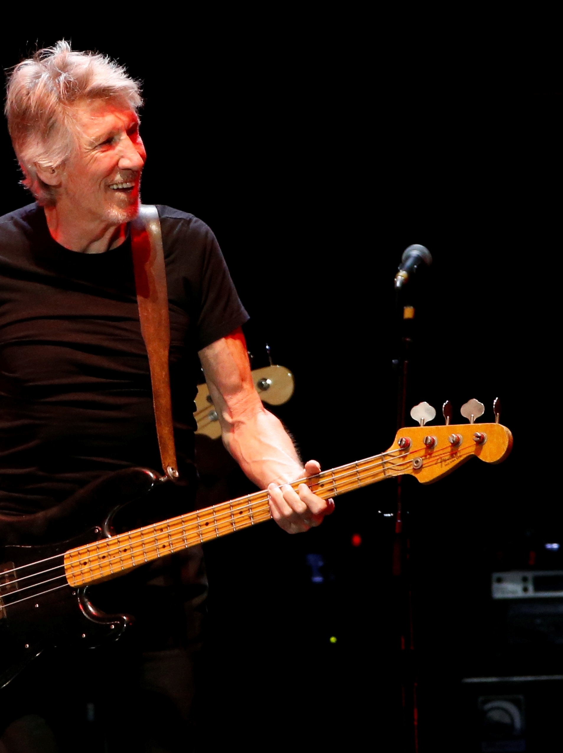 Lembrando hits do Floyd, Roger Waters libera single do 1º álbum em