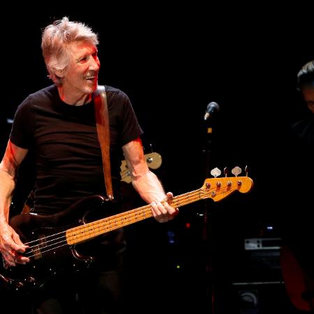 9.out.2016 - Roger Waters se apresenta à plateia do Desert Trip no show que abriu a noite de domingo - Mario Anzuoni/Reuters - Mario Anzuoni/Reuters