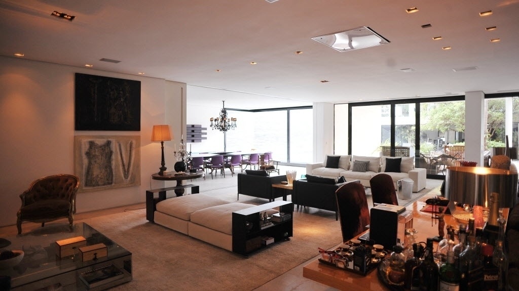 Cris arcangeli - sala da mansão - Reinaldo Canato/UOL