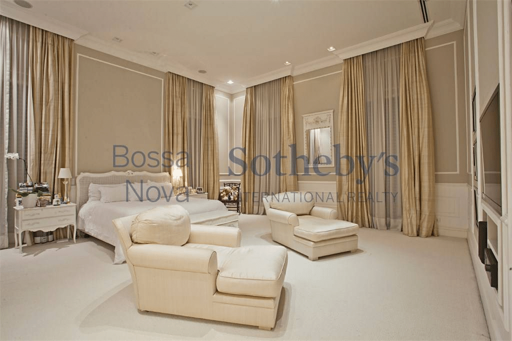 Uma das sete suítes do apartamento de Luciana Gimenez que está à venda - Divulgação/Sotheby's