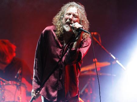 28.mar.2015 - O ex-Led Zeppelin Robert Plant se apresenta no primeiro dia do Lollapalooza 2015 - Reinaldo Canato/ UOL