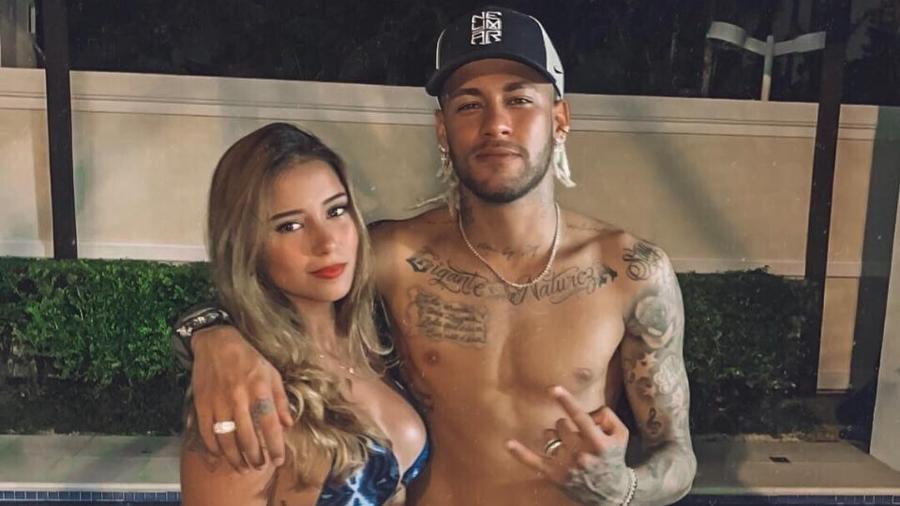 Modelo Mari Tavares posa com Neymar  - Reprodução/Instagram