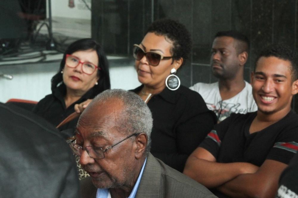 Familiares e amigos se despedem de Deise na Assembleia Legislativa de São Paulo - Amauri Nehn/Brazil News