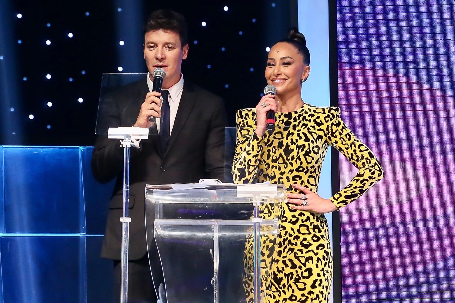 Rodrigo Faro foi o padrinho do 8º Jantar Ressoar Solidário ao lado da apresentadora Sabrina Sato - Manuela Scarpa/Brazil News