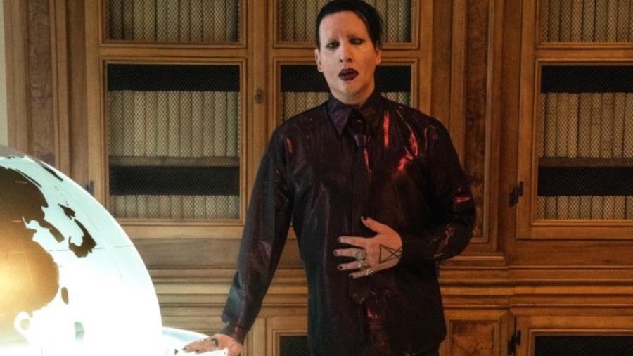 Marilyn Manson é acusado de torturar mulheres em caixa de vidro para "meninas más" - Reprodução / Twitter