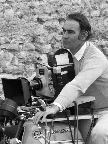 Rémy Julienne filma em cima de uma moto no set de 'La Gifle' (1974) - Gamma-Rapho via Getty Images - Gamma-Rapho via Getty Images