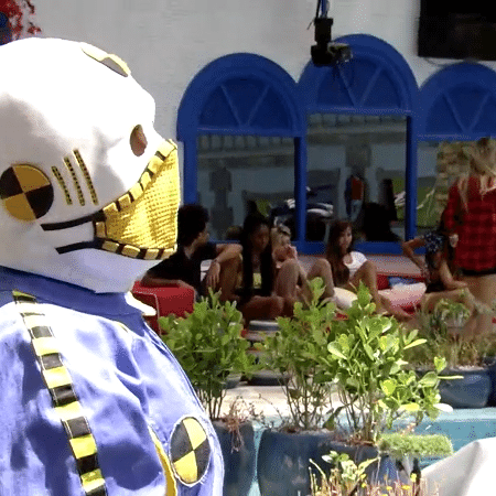 BBB 21: Carla volta ao reality vestida de dummy - Reprodução Globoplay - Reprodução Globoplay