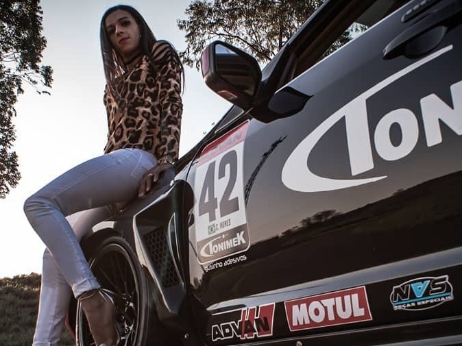 Velocidade com Obstáculos: A Luta das Mulheres por Espaço no Automobilismo Nacional