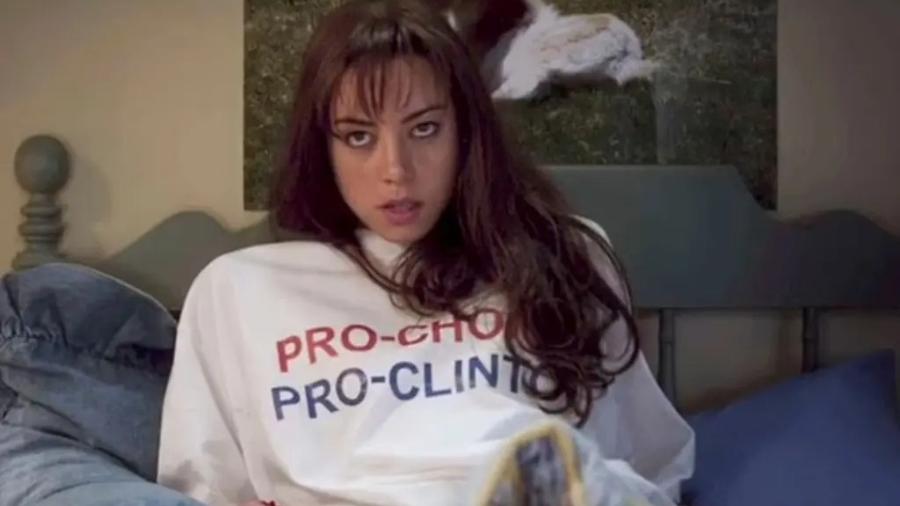 A atriz Aubrey Plaza em cena de "O Diário de uma Virgem" (2013) - CBS Films