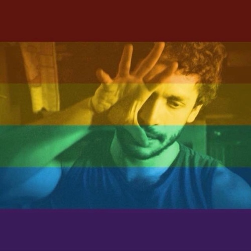 26.jun.2015 - Rainer Cadete, que interpreta o personagem gay Visky, de "Verdades Secretas", modifica sua foto de perfil do Facebook em comemoração à legalização do casamento gay nos Estados Unidos