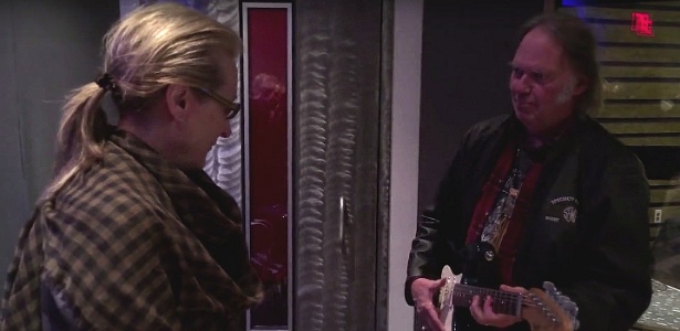 Neil Young dá aula de guitarra para Meryl Streep atuar em "Ricki and the Flash" - Reprodução