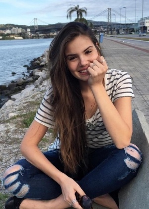 A modelo e atriz Camila Queiroz na cidade de Florianópolis (SC) - Reprodução/Instagram/camilaqueiroz