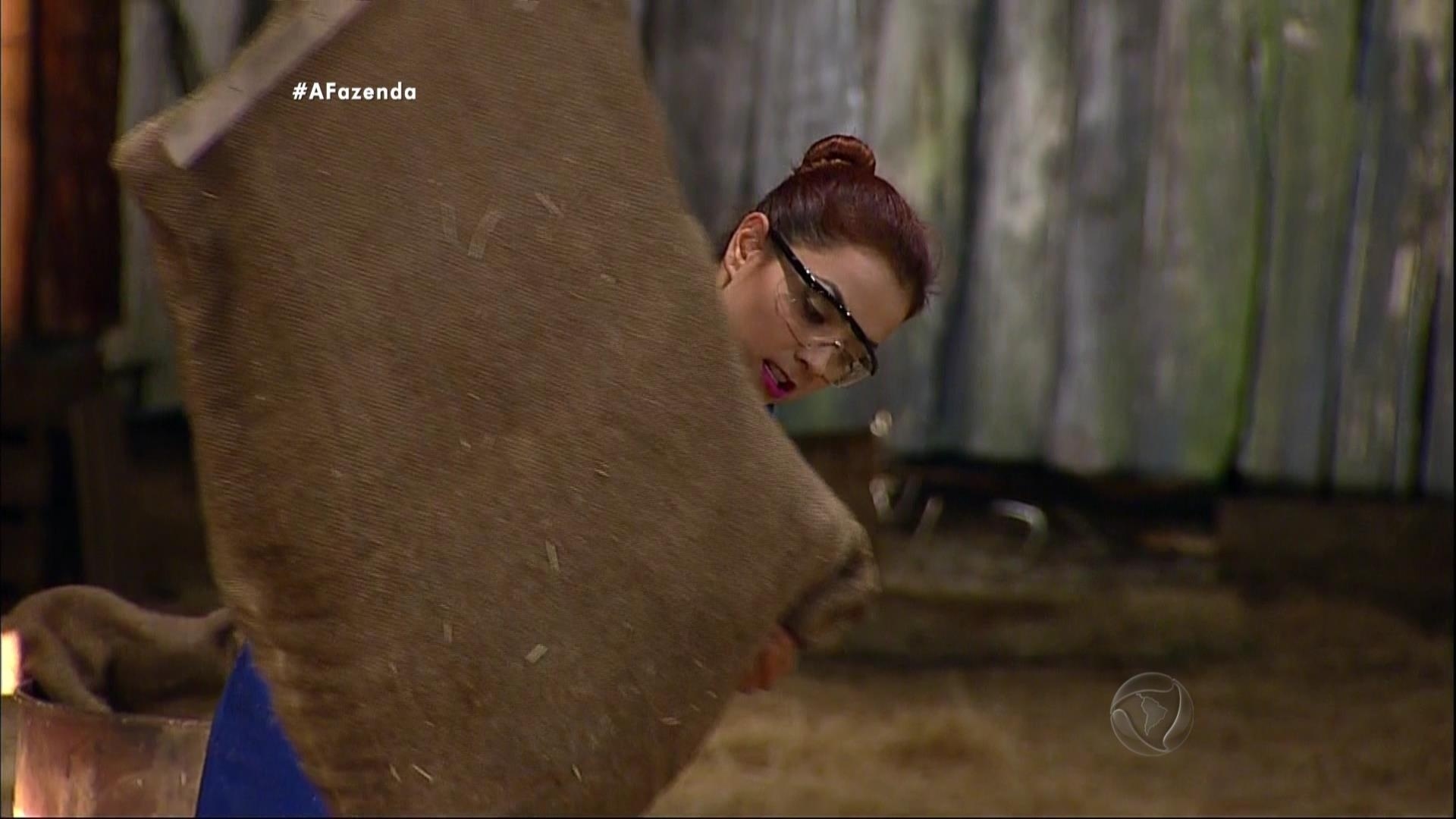 29.out.2015 - E procurar as chaves verdadeiras - Reprodução/Record