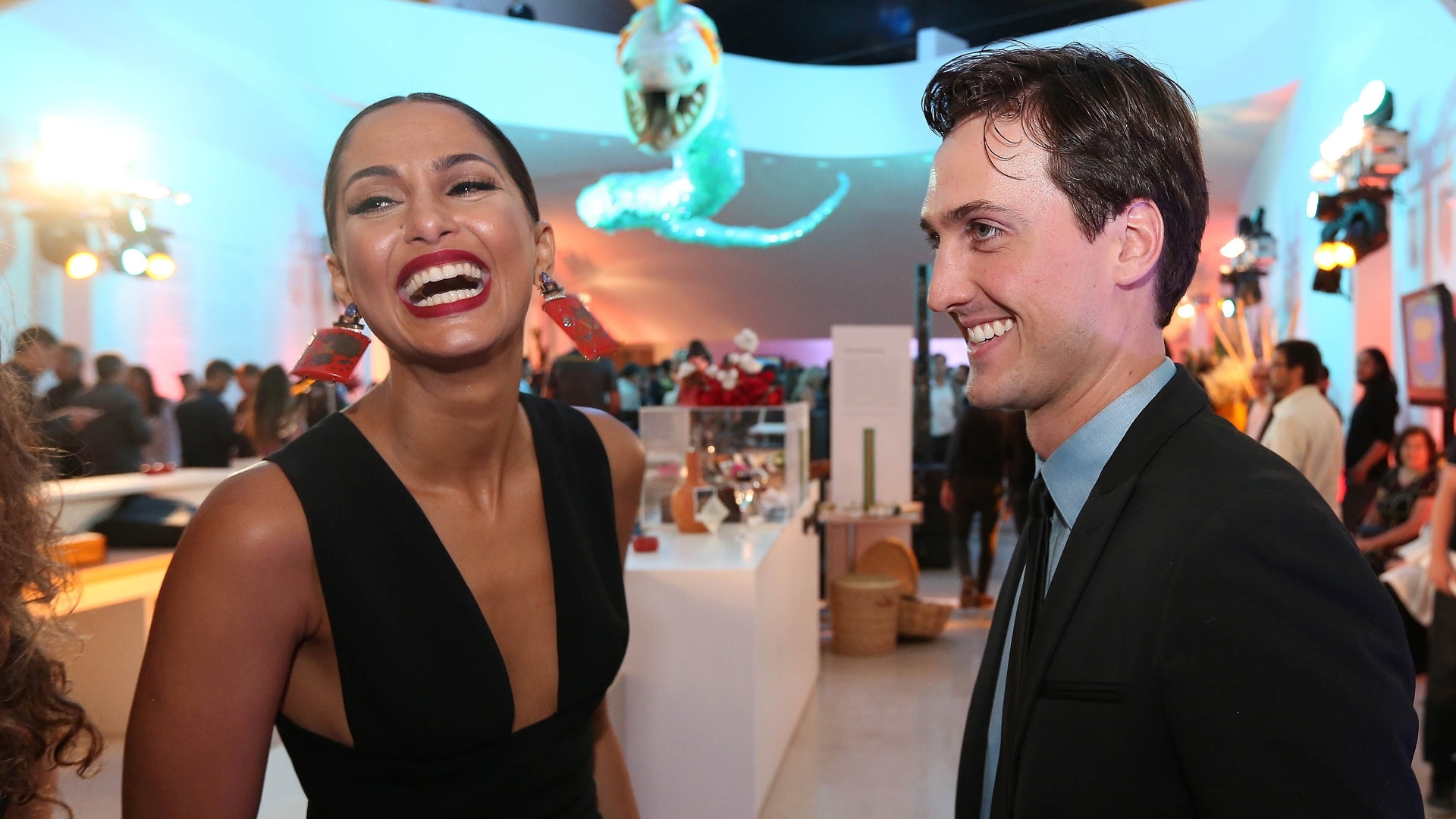 7.mar.2016 - Camila Pitanga com o namorado, o ator Igor Angelkorte, na festa de "Velho Chico". Os dois estão juntos desde que se conheceram, nos bastidores de "Babilônia" - Marco Antonio Teixeira/UOL