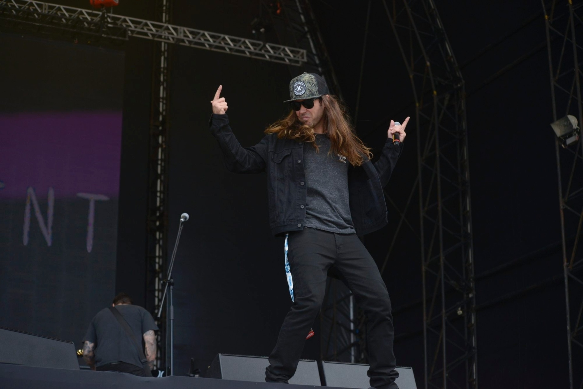 12.mar.2016 - A banda Ego Kill Talent abre o primeiro dia do Lollapalooza Brasil 2016, no autódromo de Interlagos, em São Paulo, com show no palco Axe - Rafael Roncato/UOL