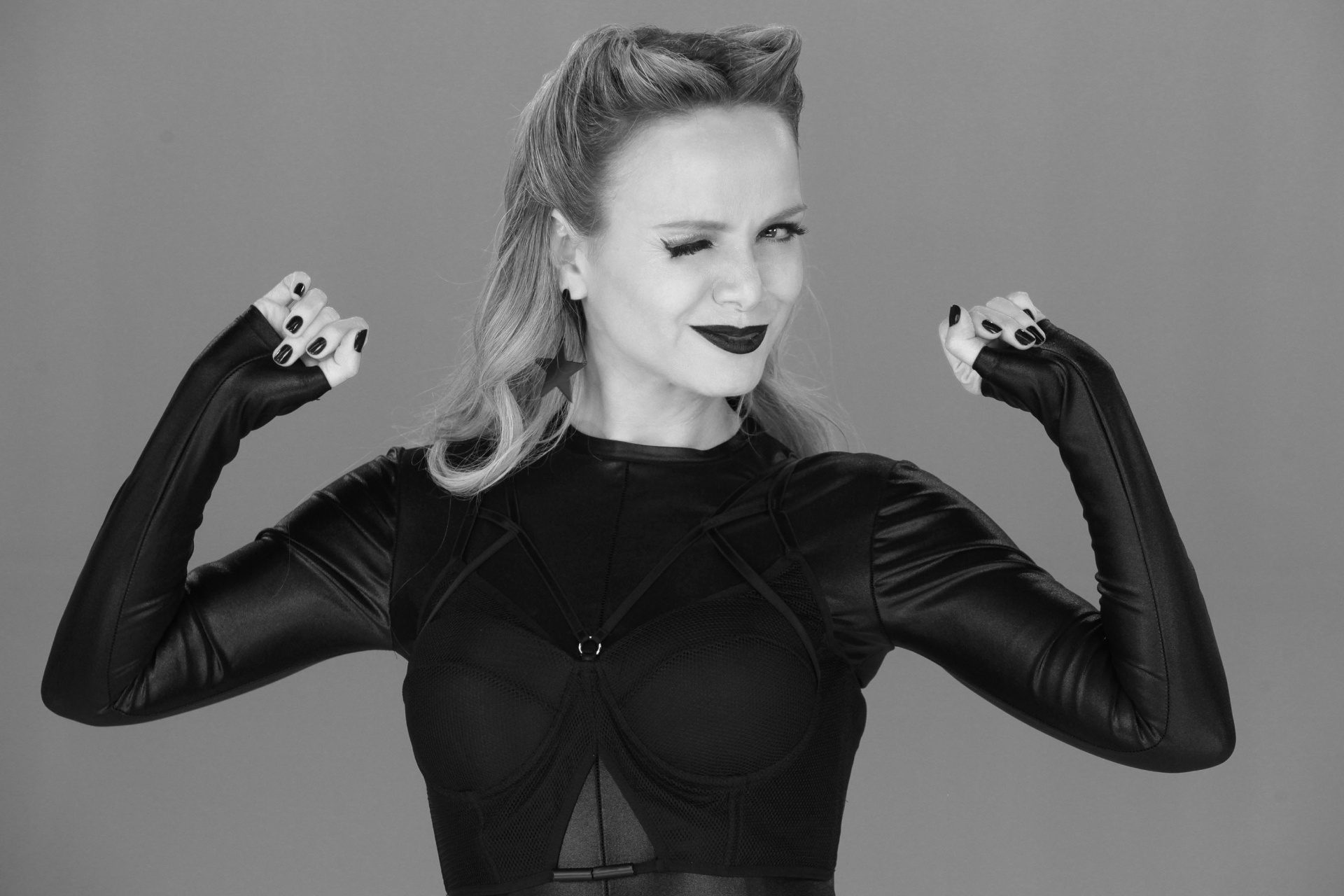 20.mai.2016 - Eliana grava sua versão para o clipe "Bang", da cantora Anitta. Performance da apresentadora irá ao ar neste domingo (22), no SBT - Leonardo Nones/SBT